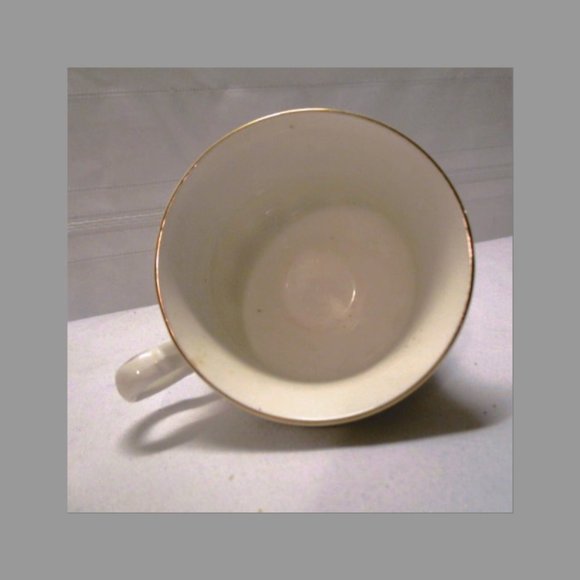 Queen Anne Tea Cup-Bone China-Daisy Patern-Made In England-Pattent # 8565 - Picture 7 of 10
